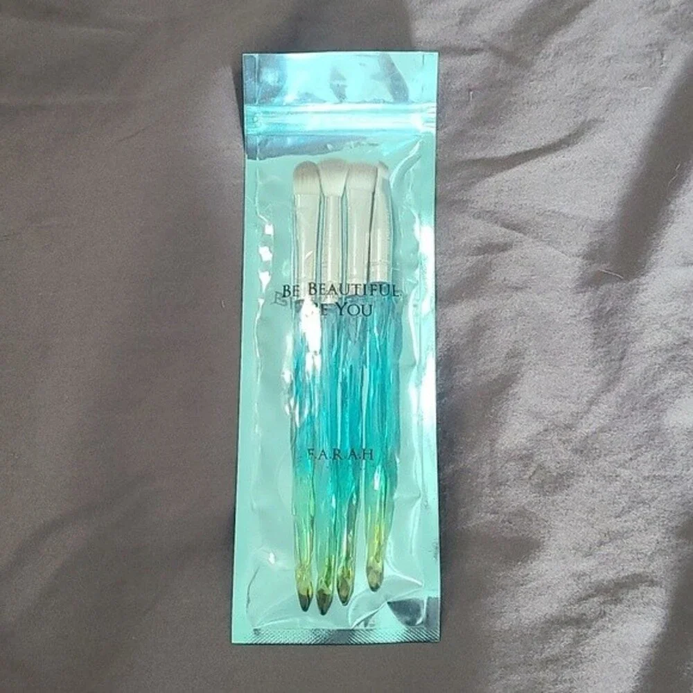 Farah eye brush set (4) nwot faux crystal